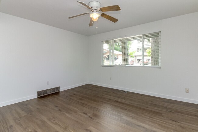 Building Photo - Four Bedroom House Near Camelot Park
