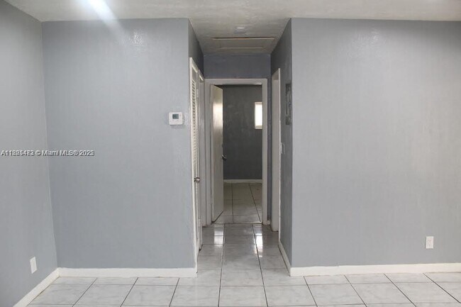 Building Photo - 5321 NW 21st Ct