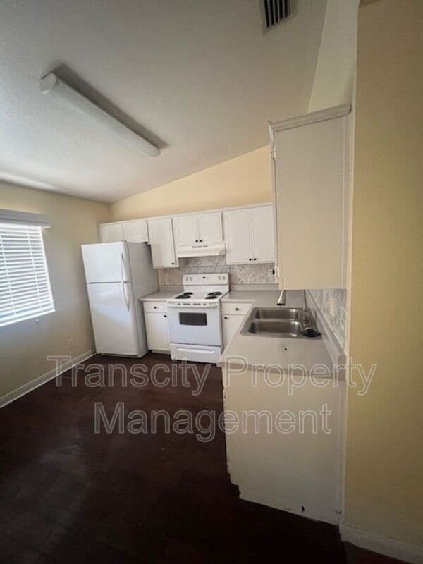 Building Photo - 4714 E Caballero St