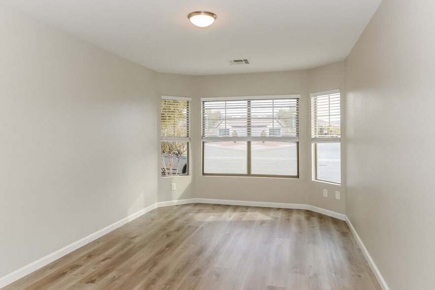 Building Photo - 3409 Greenwood Springs Dr