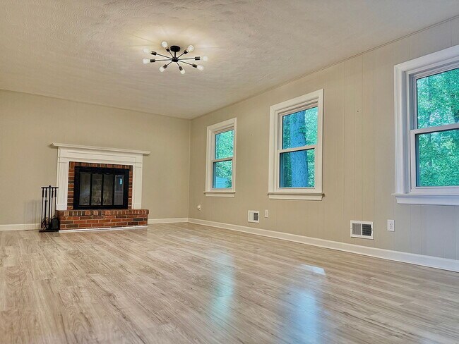 Building Photo - SINGLE FAMILY HOME.
