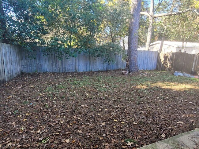 Building Photo - Newly renovated Three Bedroom Townhouse