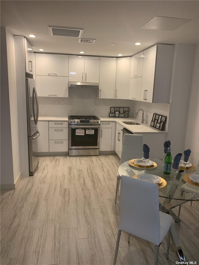 Building Photo - 109-9-109-15 15th Ave