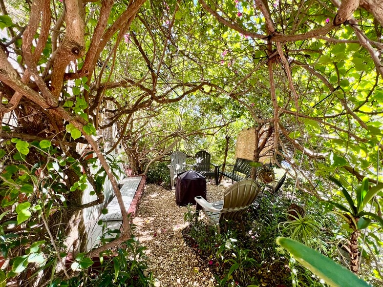 Sitting Area - 1345 NE 105th St