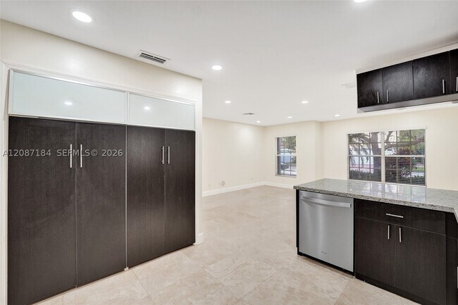Building Photo - 949 Jade Ct