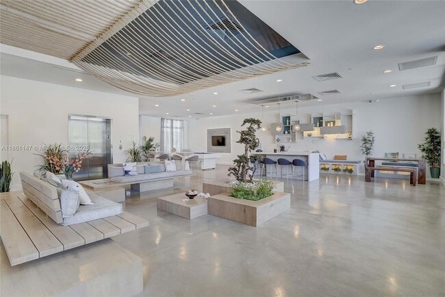 Building Photo - 164 SE 4th Terrace