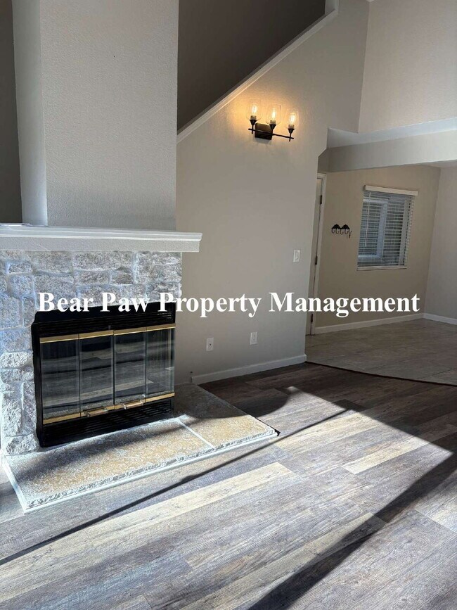 Building Photo - "Charming 2-Bed, 2-Bath Condo!"