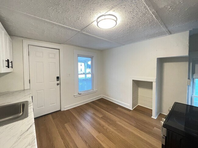 Building Photo - 33 Malvern St