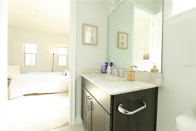 Building Photo - 15161 Canoe Pl