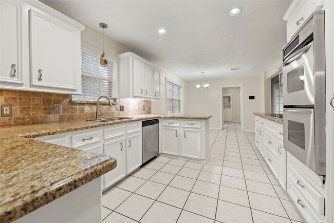 Building Photo - 1103 Suwanee Ln