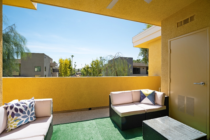 Building Photo - 1020 E Palm Canyon Dr
