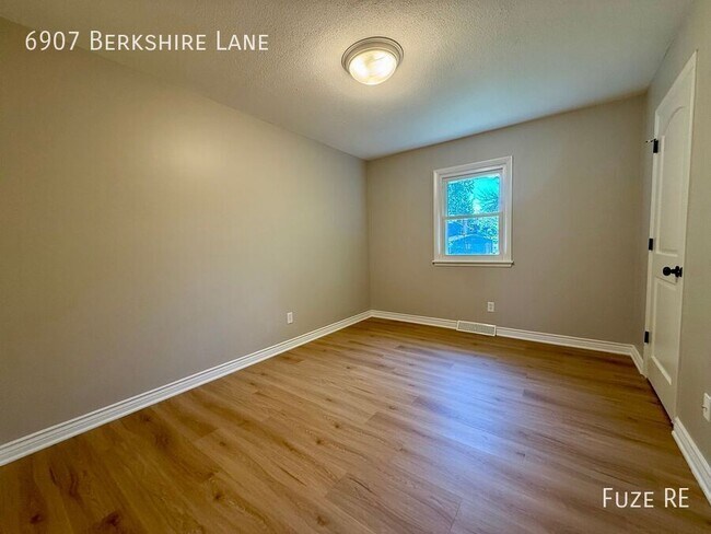 Building Photo - 6907 Berkshire Ln N