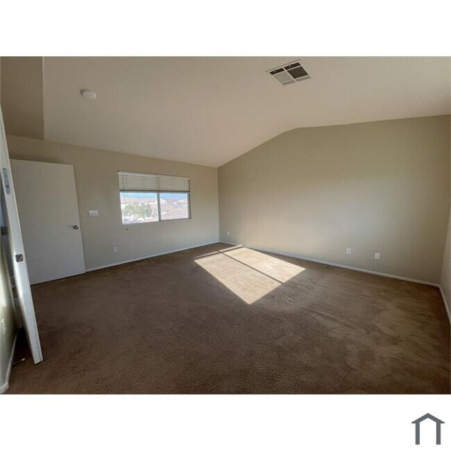 Building Photo - 2 Story Home with Gorgeous Tile Floors Downstairs
