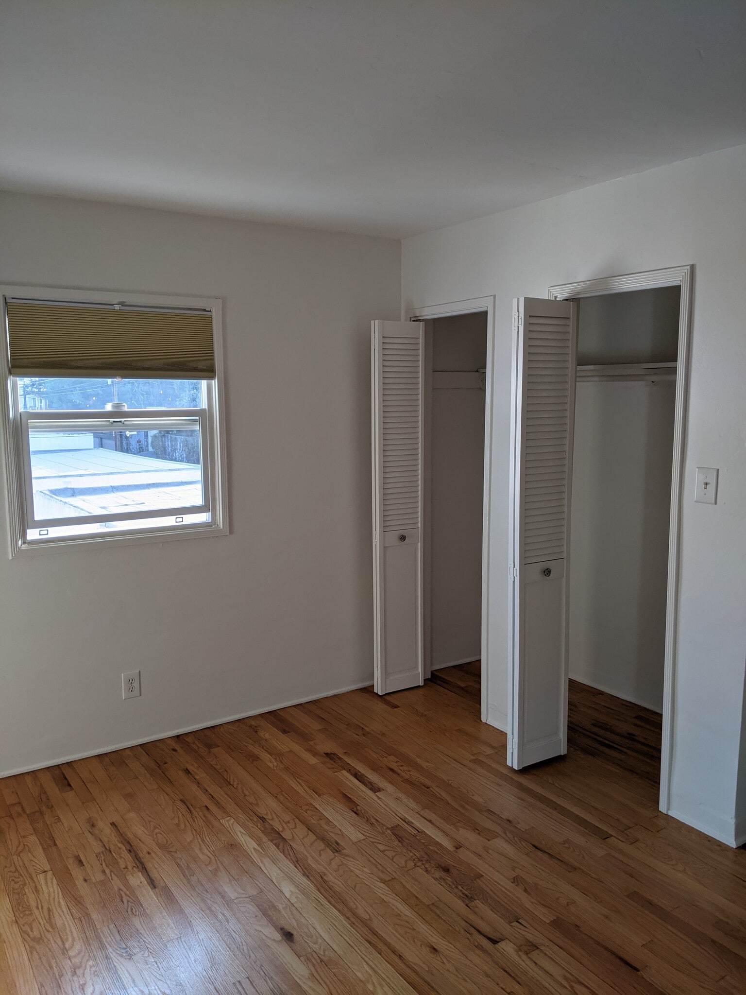 Building Photo - 1546 Rendall Pl