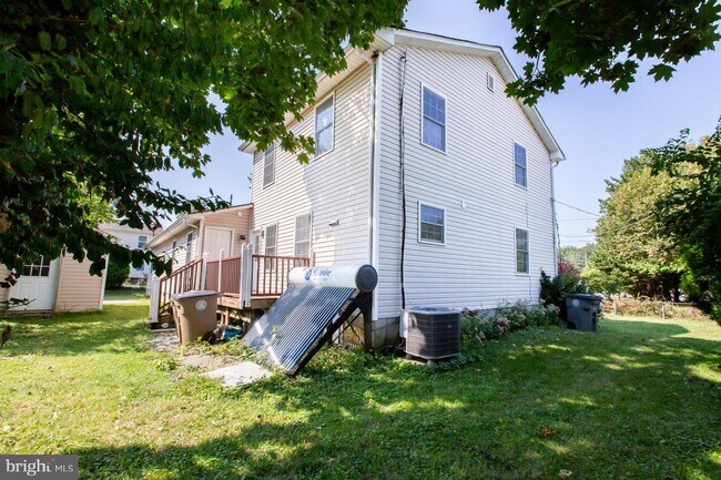 Building Photo - 303 Lincoln Ave