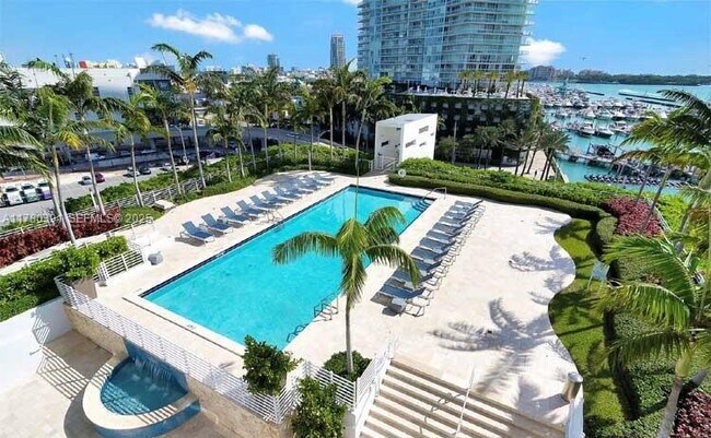 Building Photo - 520 West Ave