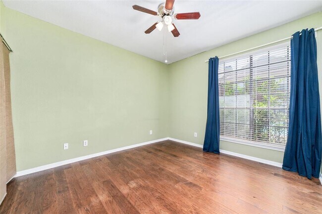 Building Photo - 2121 El Paseo St