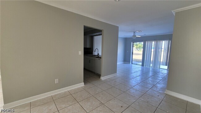 Building Photo - 4402 Santa Barbara Blvd S