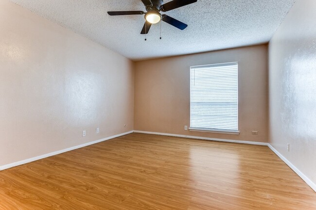 Building Photo - 919 S Weatherred Dr