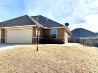 Building Photo - Charming 3 Bedroom Duplex In Surrey Hills