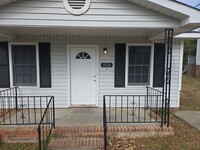 Building Photo - 2 Bed 1 bath duplex