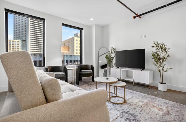 Building Photo - 400 S Main St