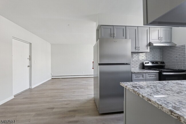 Building Photo - 94 Park Ave