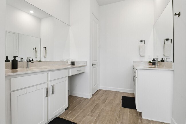 Building Photo - 655 Hookline Cir