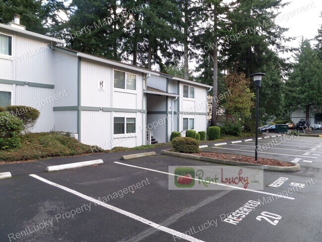 Building Photo - Cute & Updated 1-Bedroom Condo in Convenie...