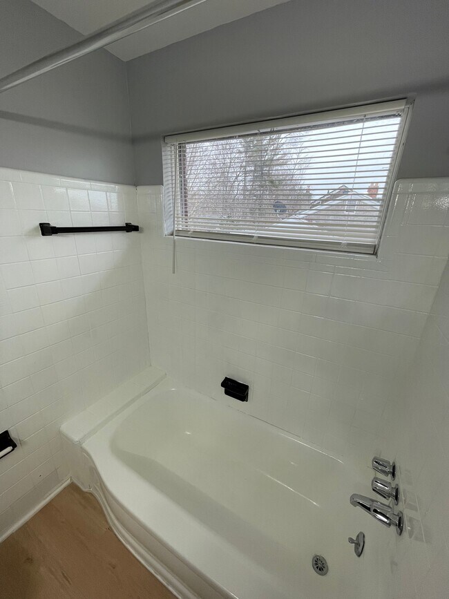 Building Photo - Beaconsfield Apartments