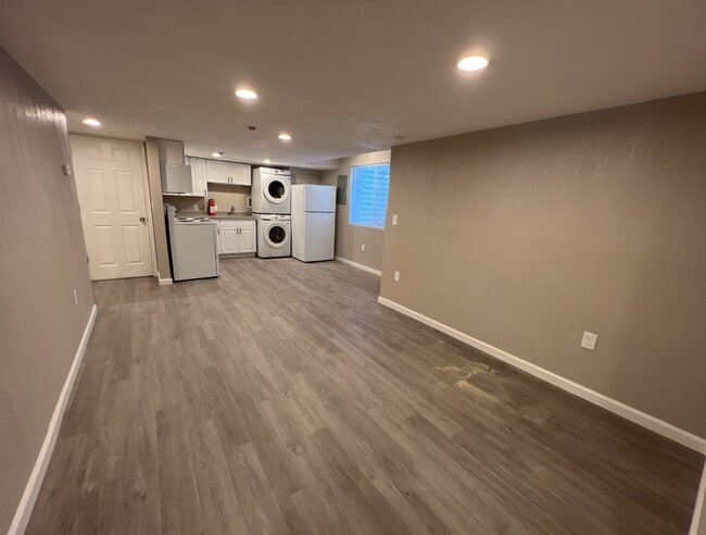 Building Photo - 3 Bed 1 Bath in Denver's Elyria Swansea Neighborhood