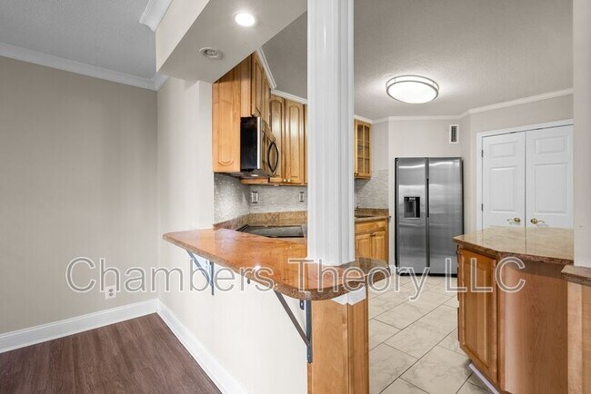 Building Photo - 309 Yoakum Pkwy