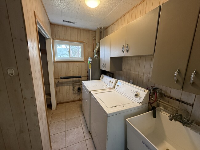 Building Photo - 25323 Fern St