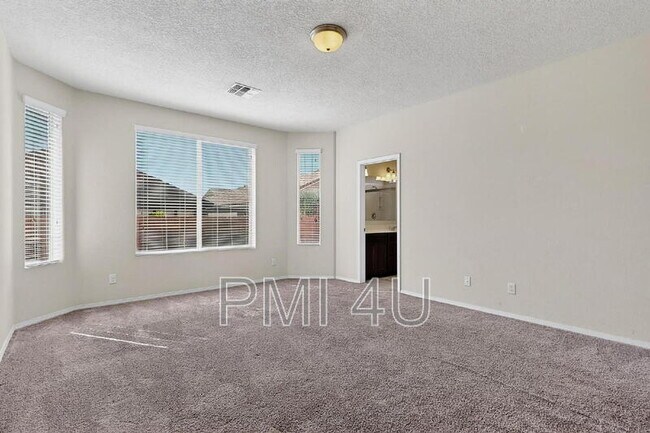 Building Photo - 7110 Overview Rd NE