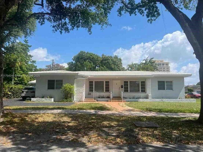 Primary Photo - 405 Malaga Ave