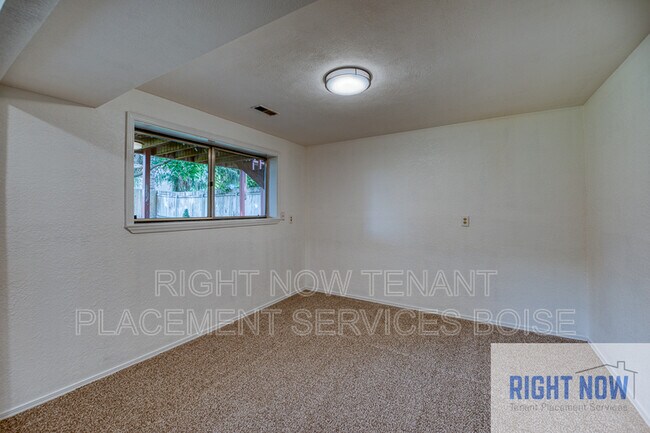 Building Photo - 10763 Hinsdale St