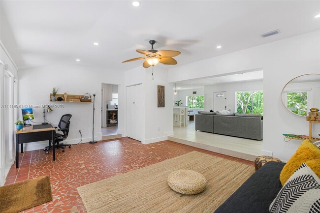 Building Photo - 890 NE 90th St