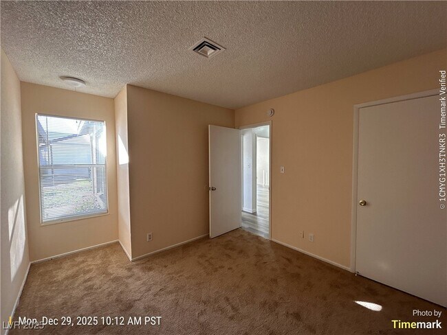 Building Photo - 4467 Pinegrove St