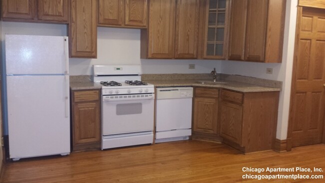 Building Photo - 3824