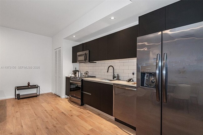 Building Photo - 398 NE 5th St