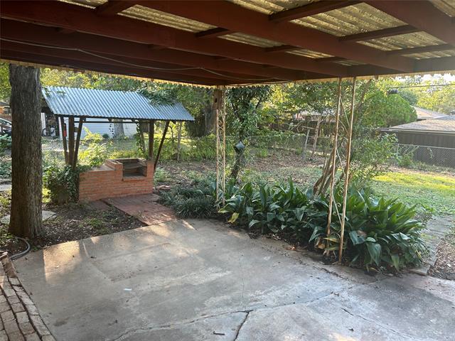 Building Photo - 8051 Fall River Dr