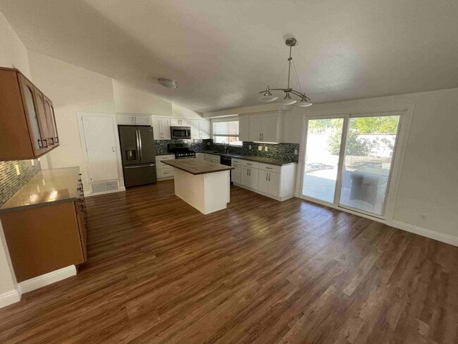 Building Photo - BEAUTIFULLY REMODELED GRANADA HILLS HOME!