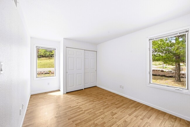 Building Photo - 23712 Pondview Pl