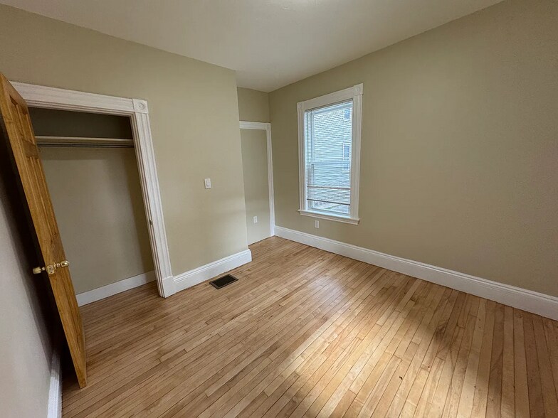 Building Photo - 368 Washington St