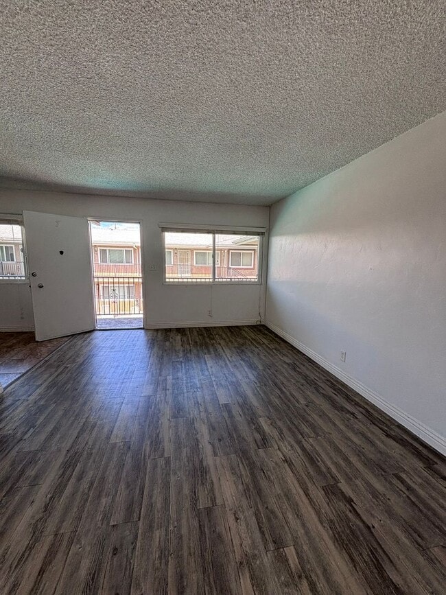 Building Photo - Spacious Beautiful North Park 1 Bed / 1 Bath with Pool