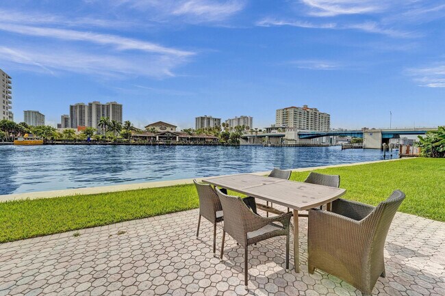 Building Photo - 2895 NE 32nd St