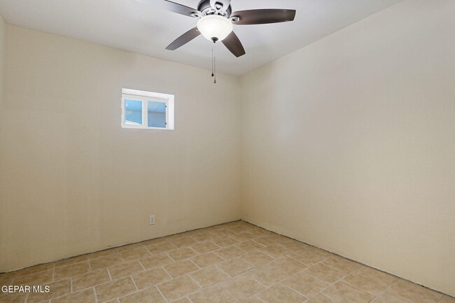 Building Photo - 400 De Vargas Dr