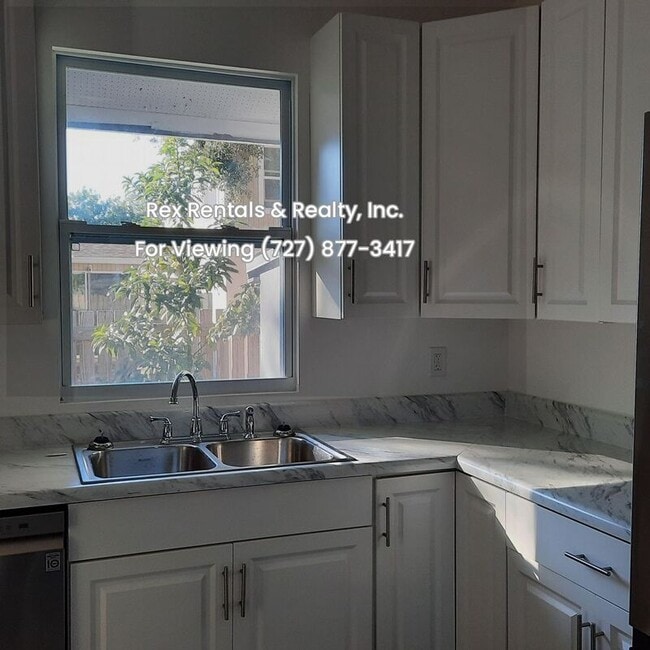 Building Photo - 4811 26th Ave S