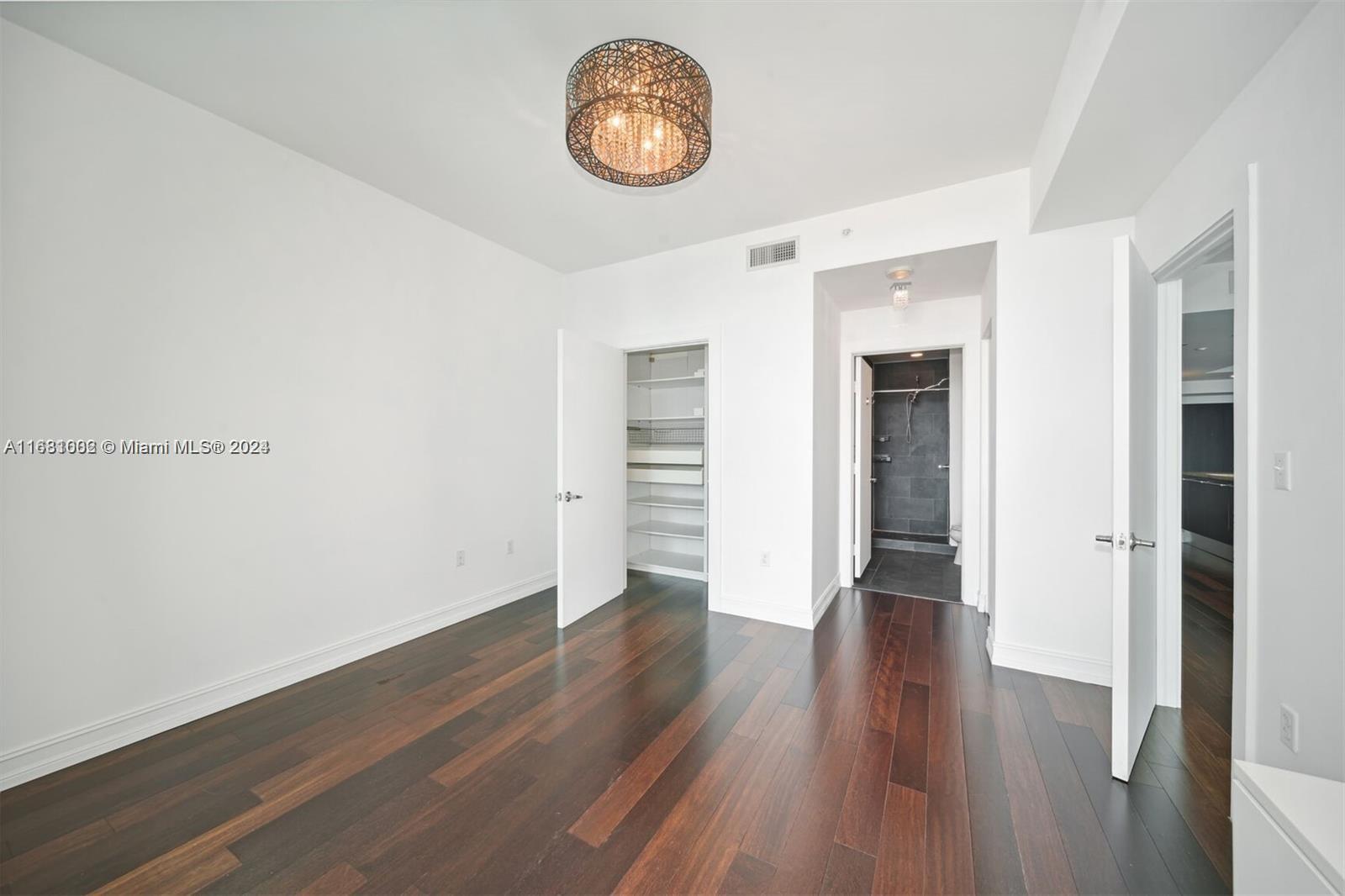 Building Photo - 900 Biscayne