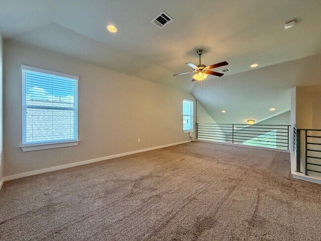Building Photo - 5404 Bonneville Bend